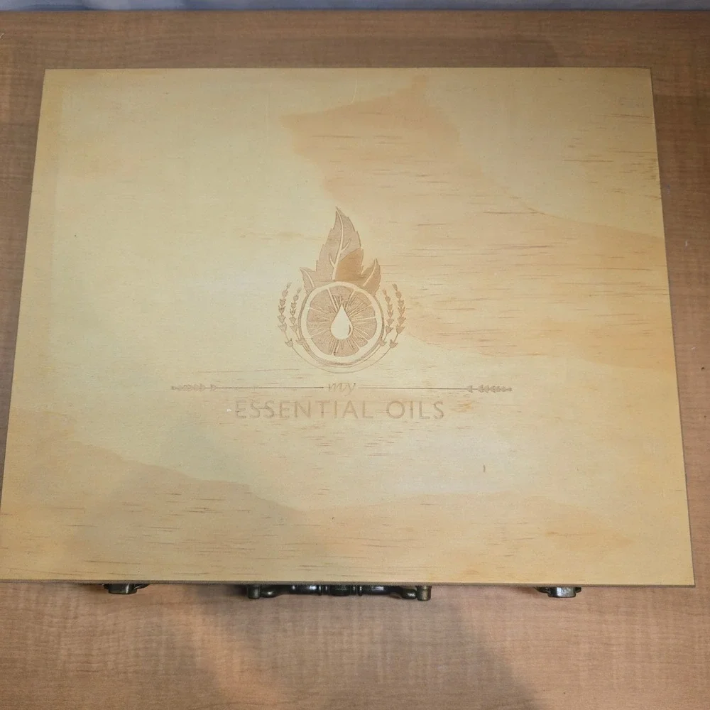 doTerra Essential Oil Engraved Wooden Storage Box Holds‎ 68 Bottles + foam pad